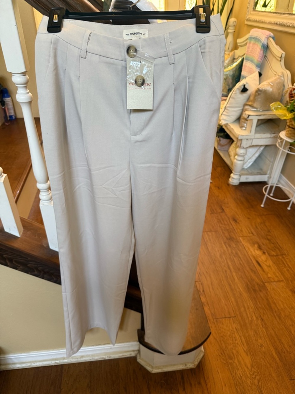 eesome Cream High-Waist Pants